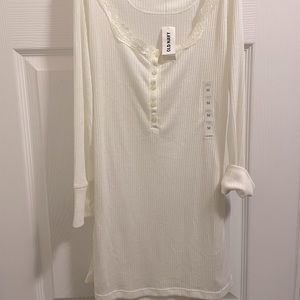OLD NAVY NWT SIZE MEDIUM LONGSLEEVE